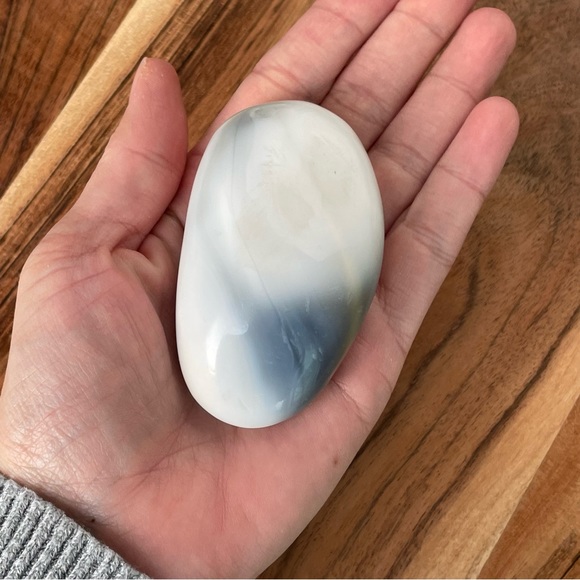 Orca Agate Palm Stone - Picture 11 of 17